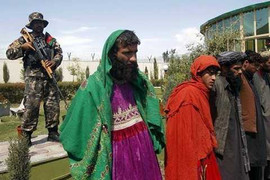 Chiến binh IS giả gái để trốn đòn không kích của Nga ở Syria