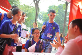 Hàng nghìn sinh viên tìm thấy cơ hội tại Ngày hội việc làm 2015