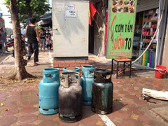 Cửa hàng cơm tấm bùng cháy ở trung tâm Hà Nội