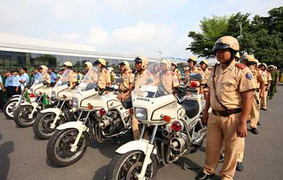 Hàng trăm cảnh sát chống kẹt xe cho sân bay Tân Sơn Nhất