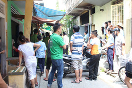 Đi mua hàng, hoảng loạn thấy chủ quán treo cổ tự tử