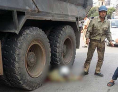 Xe 'hổ vồ' tông người lái xe ôm chết thảm