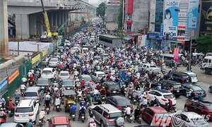 Ùn tắc khủng khiếp ở Hà Nội: Kiến nghị tháo dỡ 'lô cốt' bỏ hoang giữa đường