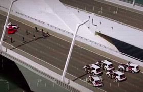 Cảnh sát Abu Dhabi huy động dàn xe chục triệu USD truy bắt tội phạm