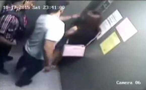 Clip: Lưu manh dàn trận cướp đồ thiếu nữ trong thang máy