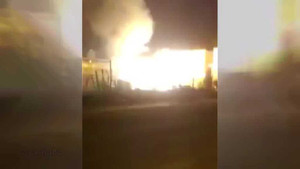 Clip: Kinh hoàng máy phát điện cháy nổ như pháo hoa