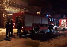 Chợ Xốm bốc cháy trong đêm, hàng chục ki ốt bị thiêu rụi