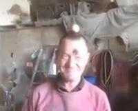 Cười vỡ bụng với trò chơi khăm giữ trứng trên đầu