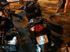 2 cô gái đâm nam thanh niên ở vòng xoay Dân Chủ: Chết khi đi 'rửa' xe