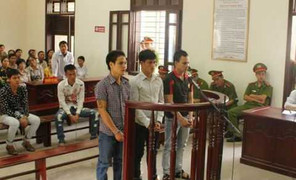 Nhóm trai làng hiếp dâm thiếu nữ rồi đi khoe ‘chiến tích’