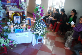 Nỗi đau gia đình thanh niên bị 2 cô gái đâm chết ở vòng xoay Dân Chủ