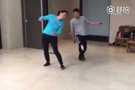 Clip: Tròn mắt xem cặp đôi đá cầu dẻo như múa