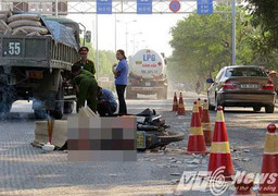 Ngã xe trên đường có đá dăm, người đàn ông chết thảm