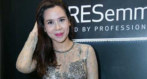 Lưu Hương Giang diện váy ngắn cùng áo xuyên thấu gợi cảm