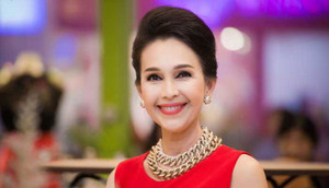 'Người đẹp không tuổi' Diễm My khoe vẻ xinh đẹp, gợi cảm