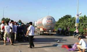 Vợ đi chăm chồng ốm bị xe bồn cuốn vào gầm chết thảm