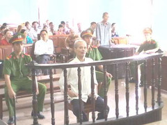 Xử chung thân người chồng ngoại quốc đâm chết vợ Việt