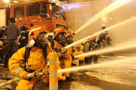 Hàng trăm người diễn tập chữa cháy, cứu nạn trong hầm sông Sài Gòn