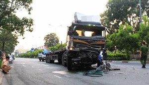 Xe đầu kéo tông chết người rồi bỏ trốn