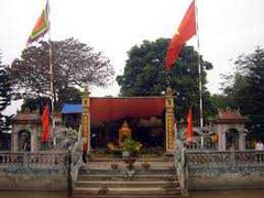 Bí ẩn ngôi mộ cổ trong hậu cung đền Gắm