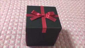 Clip: Tan chảy với hộp quà ngọt ngào của ‘bạn trai người ta’