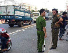 Đi câu cá ngày cuối tuần, bị xe tải cán chết