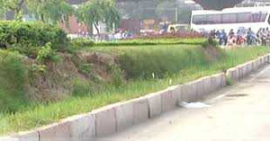 Cắt xén vỉa hè, thảm cỏ có giảm ùn tắc?