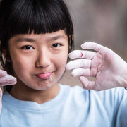 Cô bé 13 tuổi phá vỡ hai kỷ lục thế giới