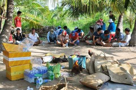 Công an nổ súng phá trường gà, bắt giữ 21 người