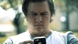 Video: Con người đang làm ‘nô lệ’ cho smartphone như thế nào?