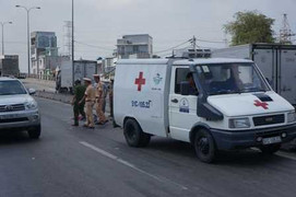 Ngã xe trên cầu vượt, một thanh niên chết tại chỗ