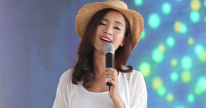 Ái Phương lần đầu trình diễn Hoa vàng trên cỏ xanh