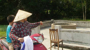 Bé gái 2 tháng nghi bị bắt cóc, ném xuống giếng