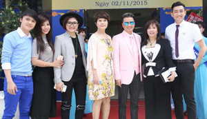 Mr.Đàm nhiệt tình giúp đỡ và hỗ trợ học trò đi diễn