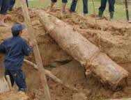 Xử lý quả bom nặng 1 tấn trong ruộng