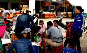 Thâm nhập ổ nhóm bán thuốc 'phụ nữ hít một lần là sung sướng'