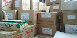 'Đột kích' căn hộ chung cư nghi kho dược liệu nhập lậu