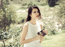 Á hậu Lệ Hằng mong manh quyến rũ