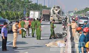 Xe trộn bê tông cán chết 2 nữ sinh