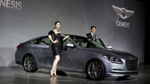 Hyundai Genesis gây ấn tượng với bộ la-zăng phát sáng trong đêm