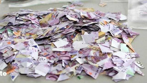 Cụ ông cắt nát 1 triệu Euro trước khi qua đời