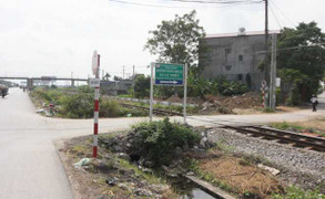 Cố băng qua đường tàu, 2 nữ sinh thiệt mạng trong đêm