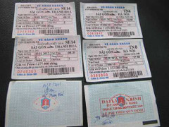 Bắt kẻ bán vé tàu, vé máy bay giả