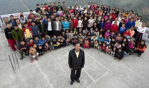 Người đàn ông có 39 vợ và 127 con cháu sống chung một mái nhà