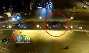 Taxi đâm liên hoàn trên cầu vượt Thái Hà: Tài xế gây tai nạn khi đang bỏ chạy