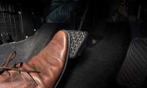 Phanh tự động khẩn cấp sắp phổ cập trên xe hơi Âu Mỹ