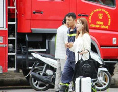 Giải cứu cô gái người Hàn gào thét định nhảy lầu tự tử