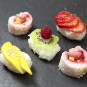 Cách làm sushi hoa quả ngon ngất ngây
