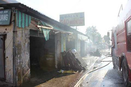 TP.HCM: 11 căn nhà cháy ngùn ngụt, 1 người tâm thần chết ngạt