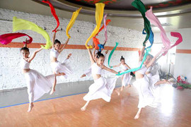 Khám phá lớp học nhảy của các vũ công nhí